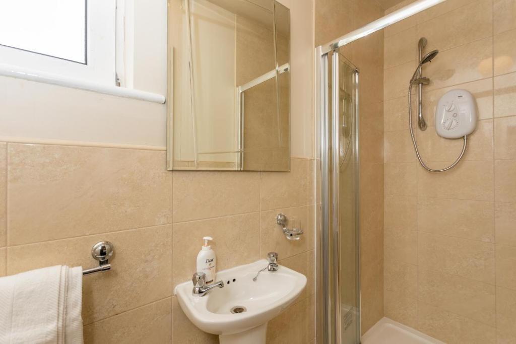 Town Square Townhouse - Best Location In Galway Dış mekan fotoğraf